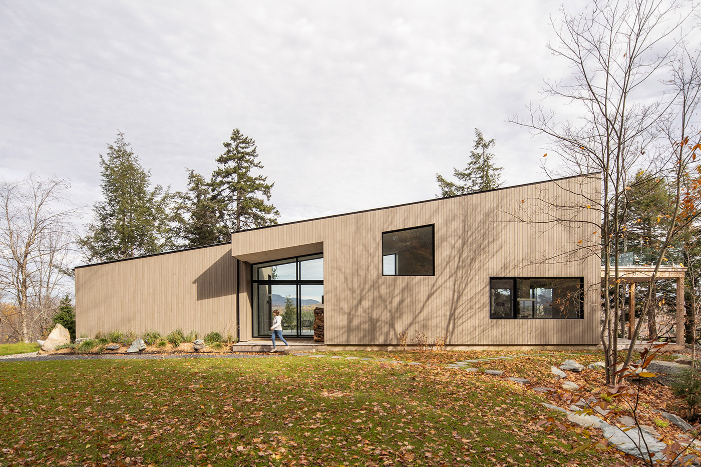 Refuge in harmony with the landscape. Architectural simplicity makes nature the protagonist