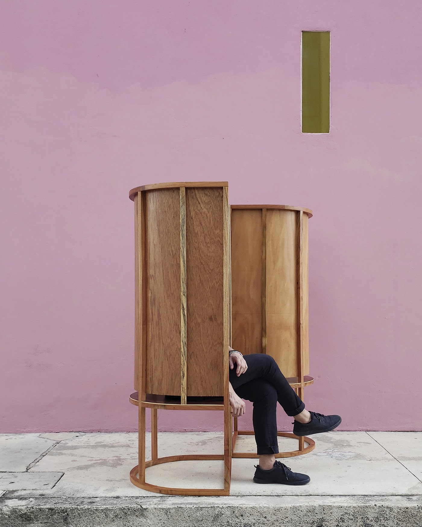 From the Yucatan tradition, the urban furniture to stay close to each other in the new canons of the current collective living