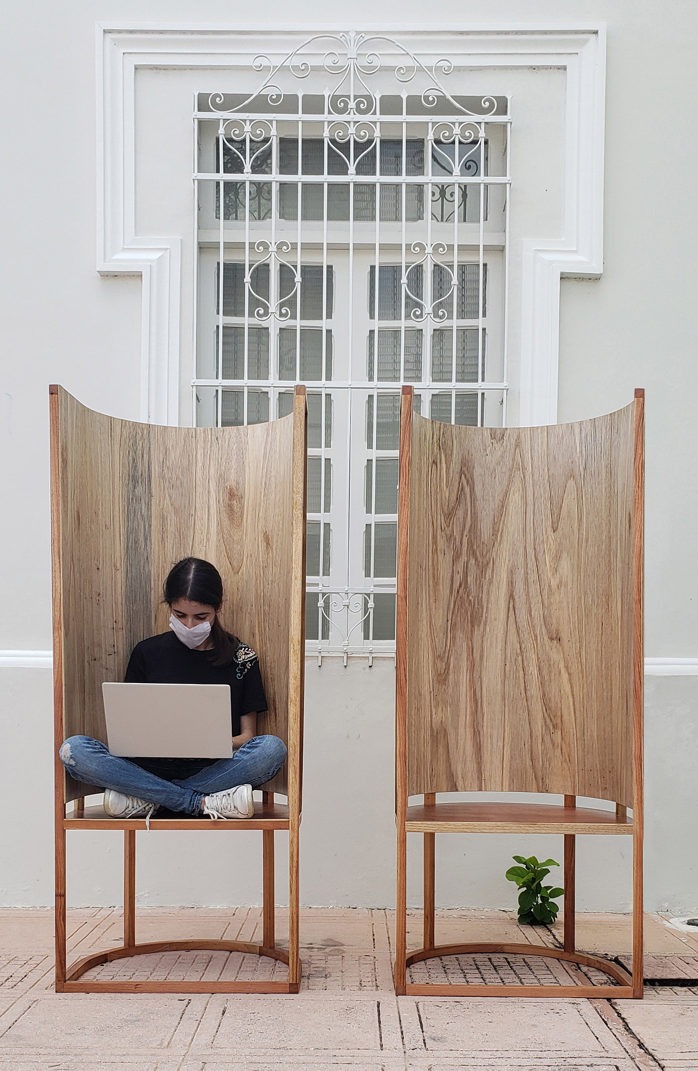 From the Yucatan tradition, the urban furniture to stay close to each other in the new canons of the current collective living