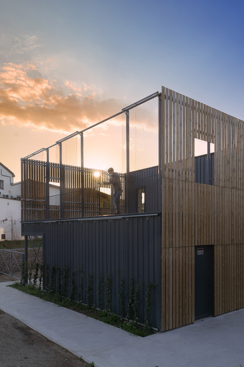Youth center in Catalonia. Extreme variability in the use of interior spaces