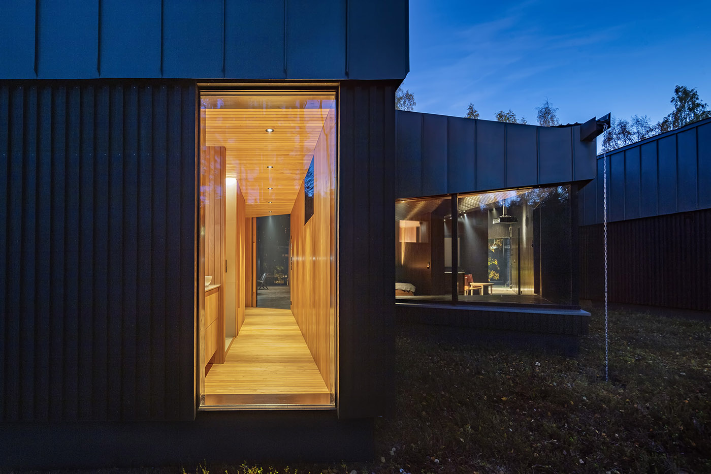 Pine and birch forests and views of the lake: the views create harmony in the Square House