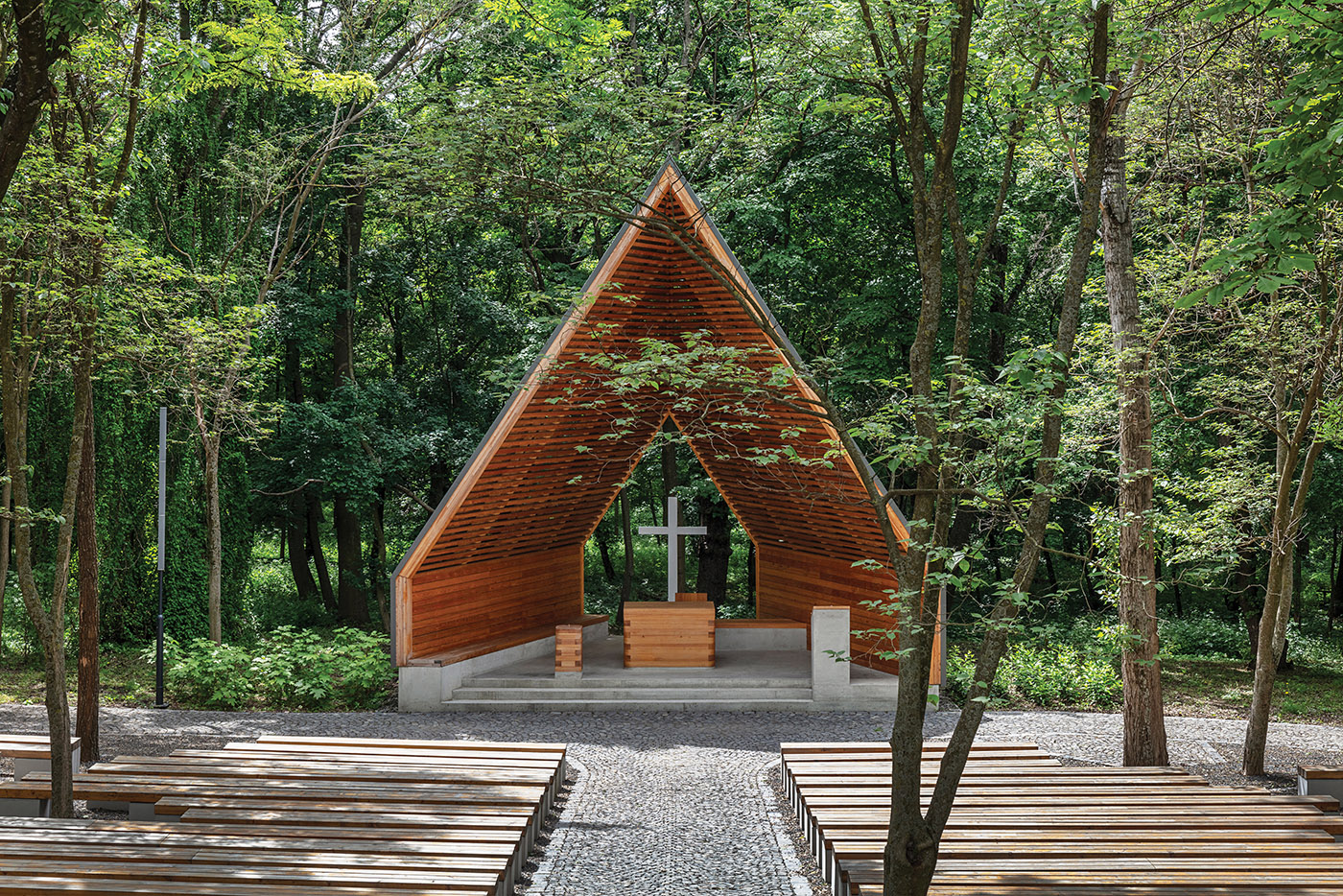 Shrine of Our Lady of Fatima, architectural interventions to preserve the atmosphere