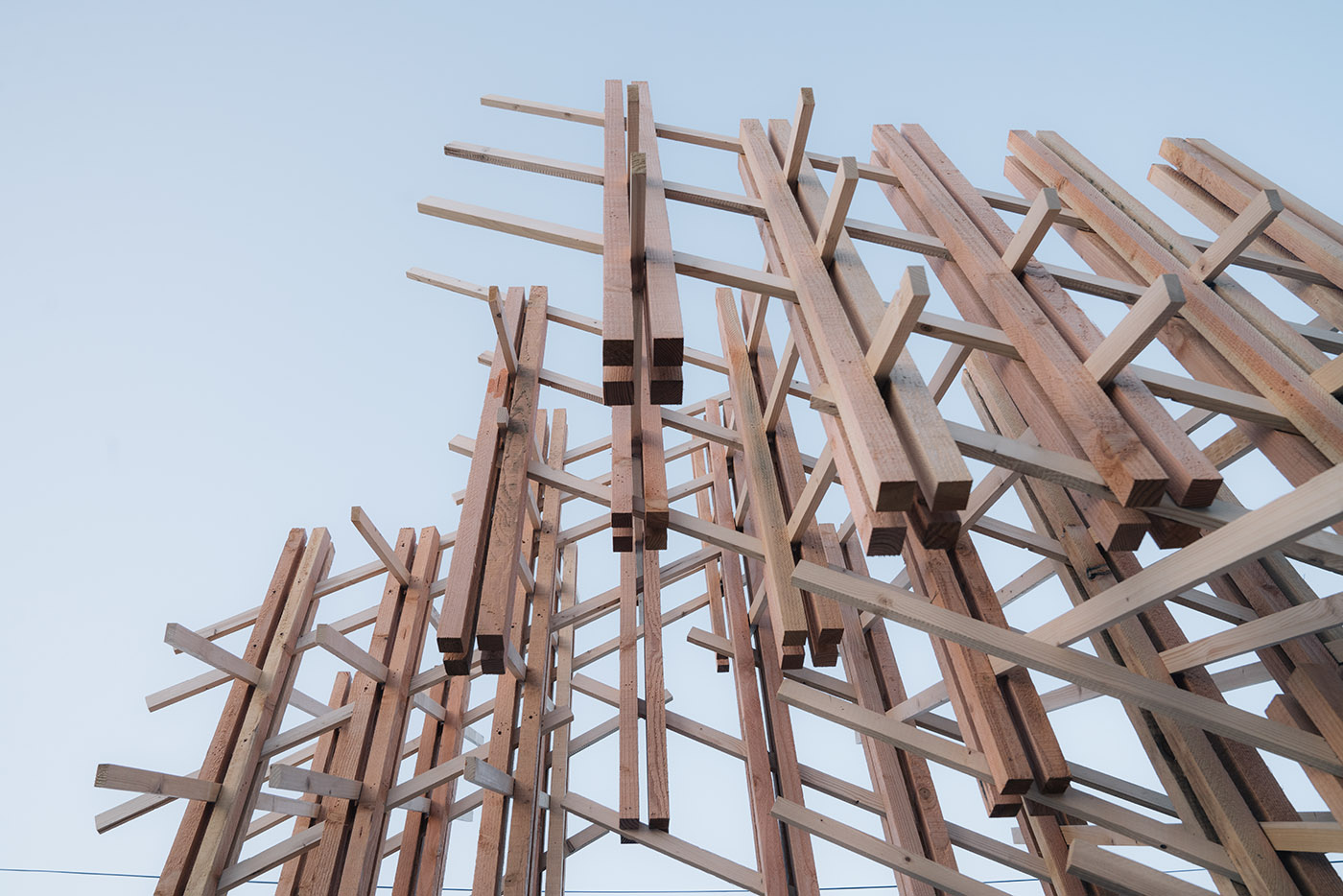 Mori. A wooden installation in Los Angeles that conceptualises the sense of togetherness