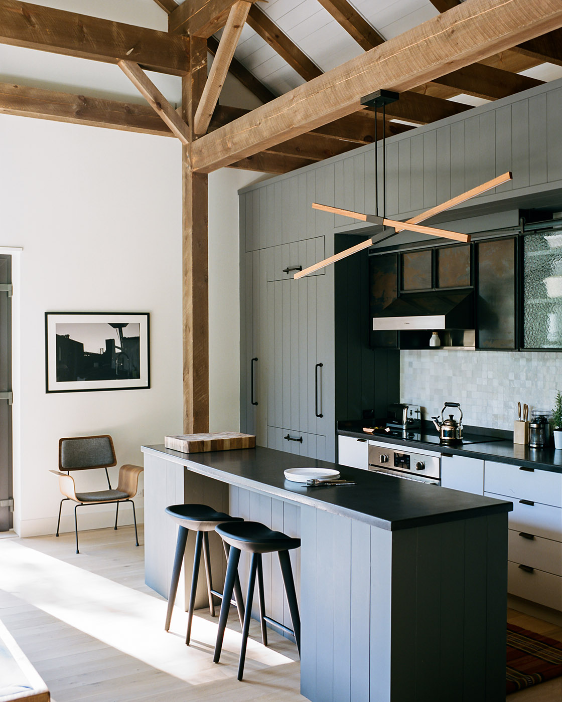 Wooden complex on the outskirts of New York. Chalet-inspired forms