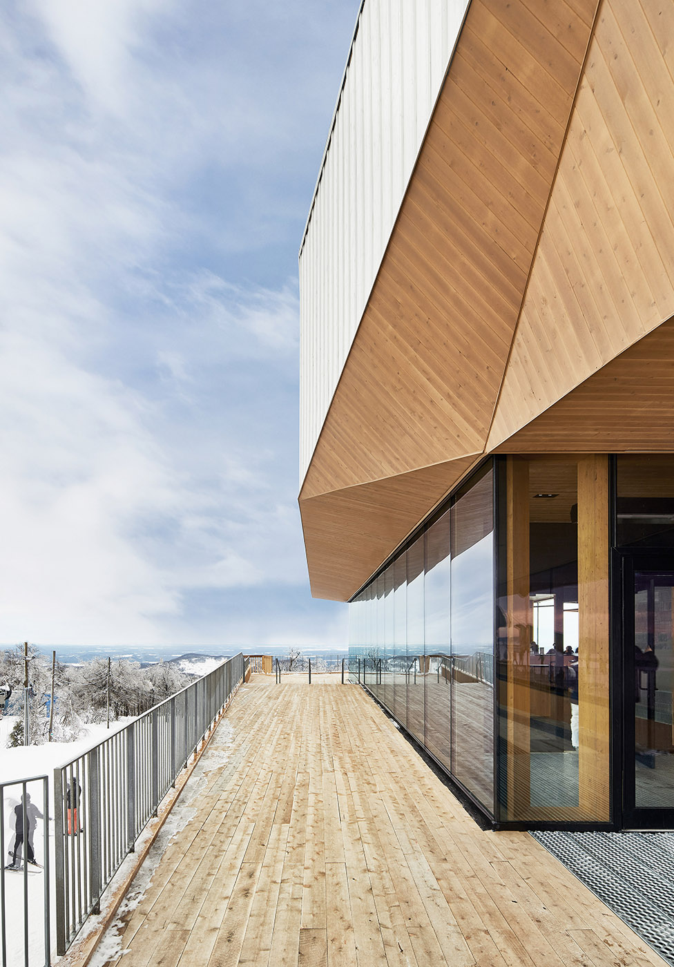 Bromont Summit Chalet: a 360° experience on a scenic Canadian peak