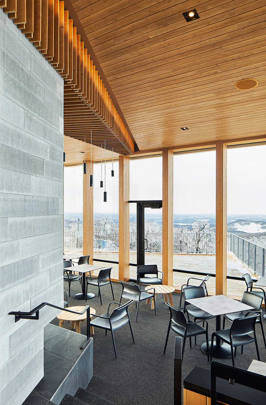 Bromont Summit Chalet: a 360° experience on a scenic Canadian peak