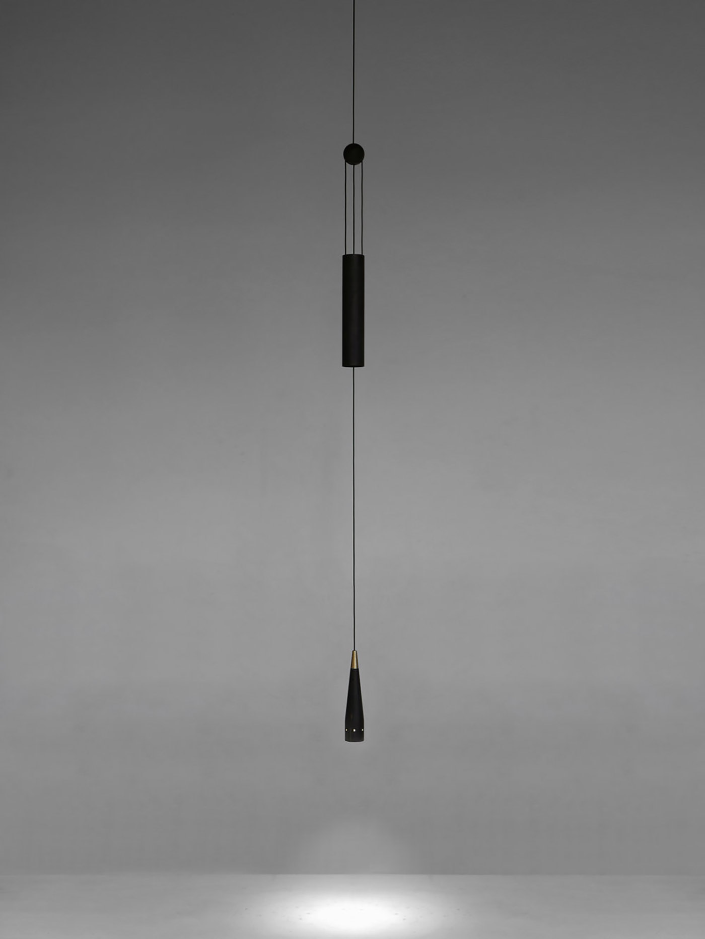 A balance between game and technology: a light in motion with the Trio wooden lamp