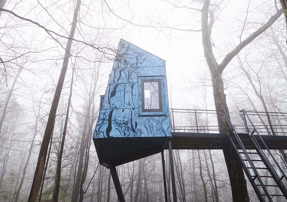 Black Crystal: A Wood and Metal Treehouse in the USA