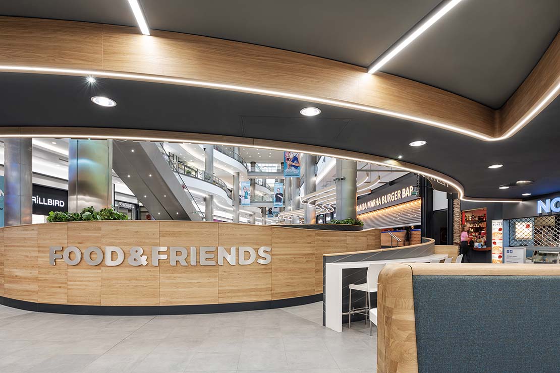 Food&Friends by Westend, la Cour de nourriture écologique à l'intérieur du centre commercial