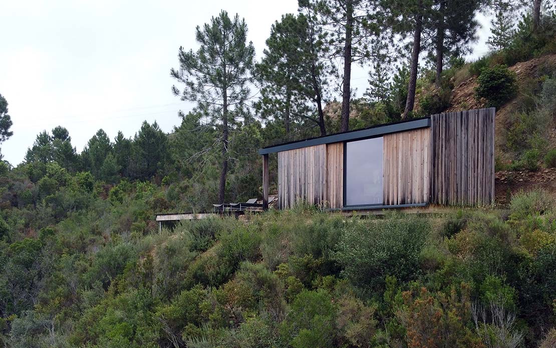 Cabina prefabricada de madera O'Casella. Sumergirse totalmente en la naturaleza manteniendo comodidad y protección