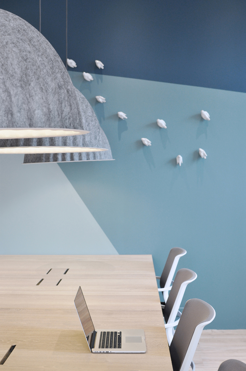 poltrone di design scalinata in legno e vetrata