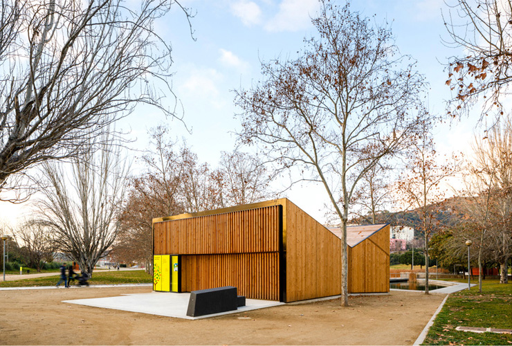 Modulo in legno in un parco