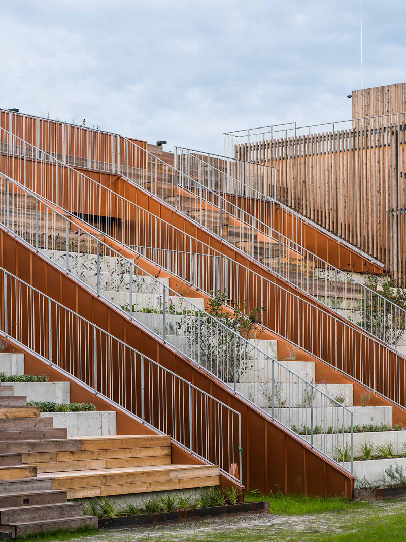 Paneles de madera de una escuela