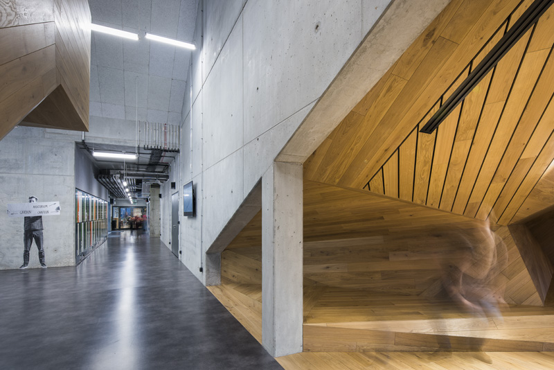 Interior in wood and concrete for a high school