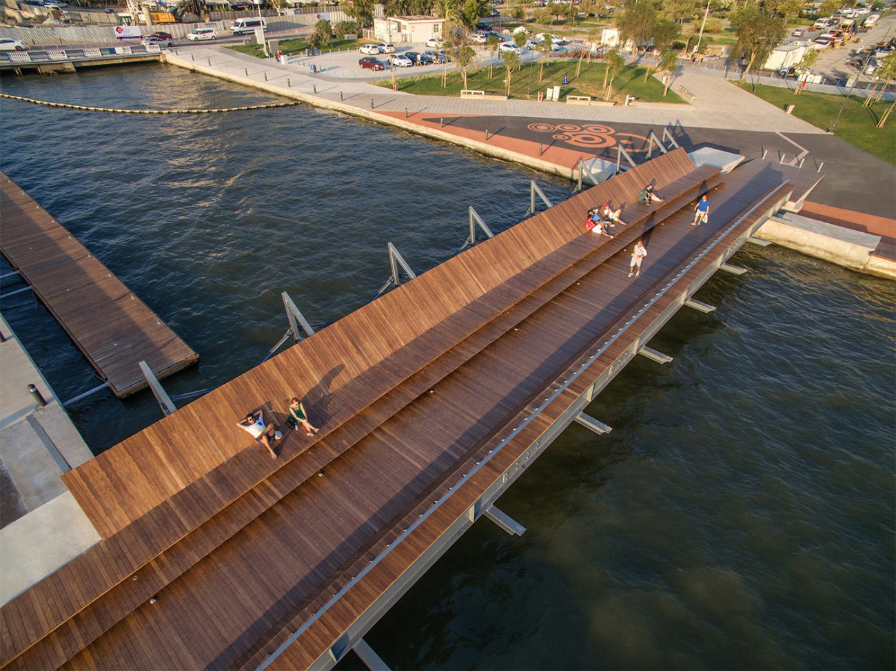 Wooden bridge with space for passage and seating
