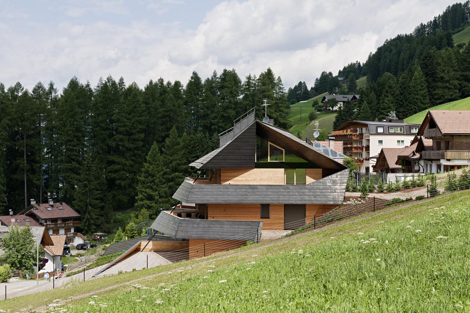 Homes in wood and copper