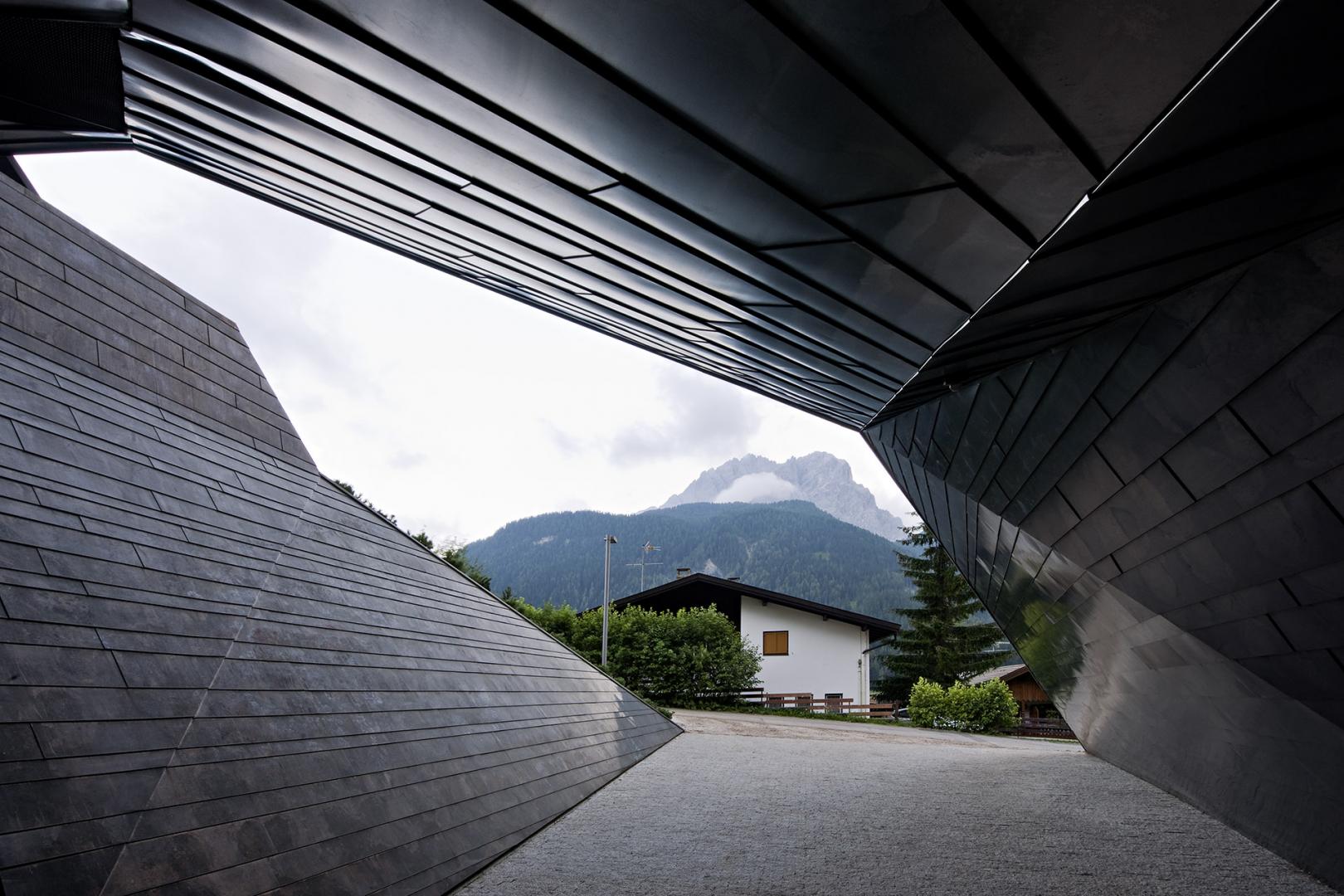 Homes in wood and copper