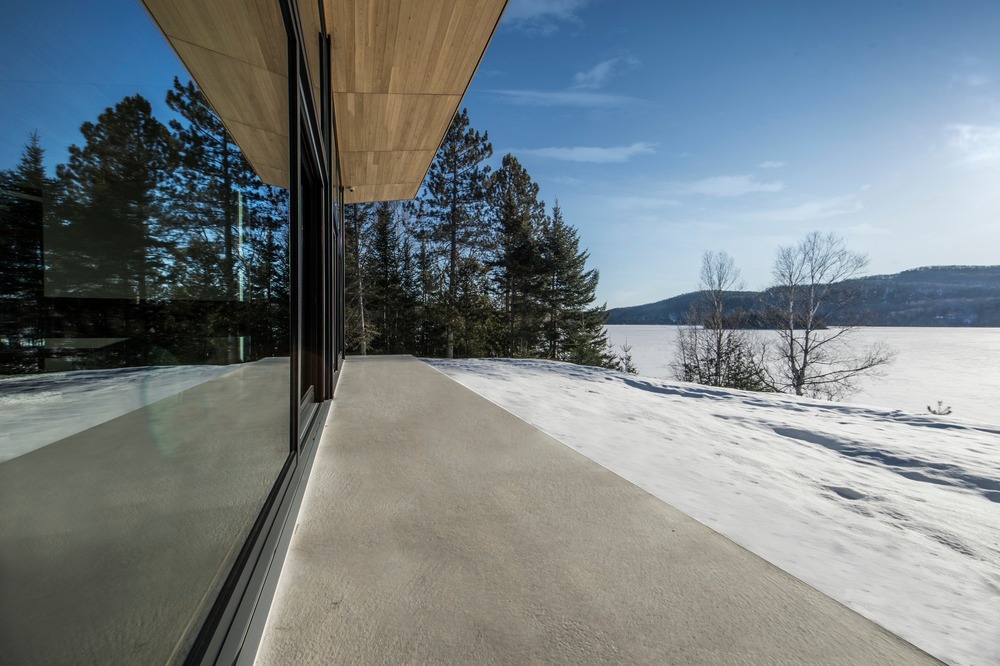 Glass and wood for a cottage