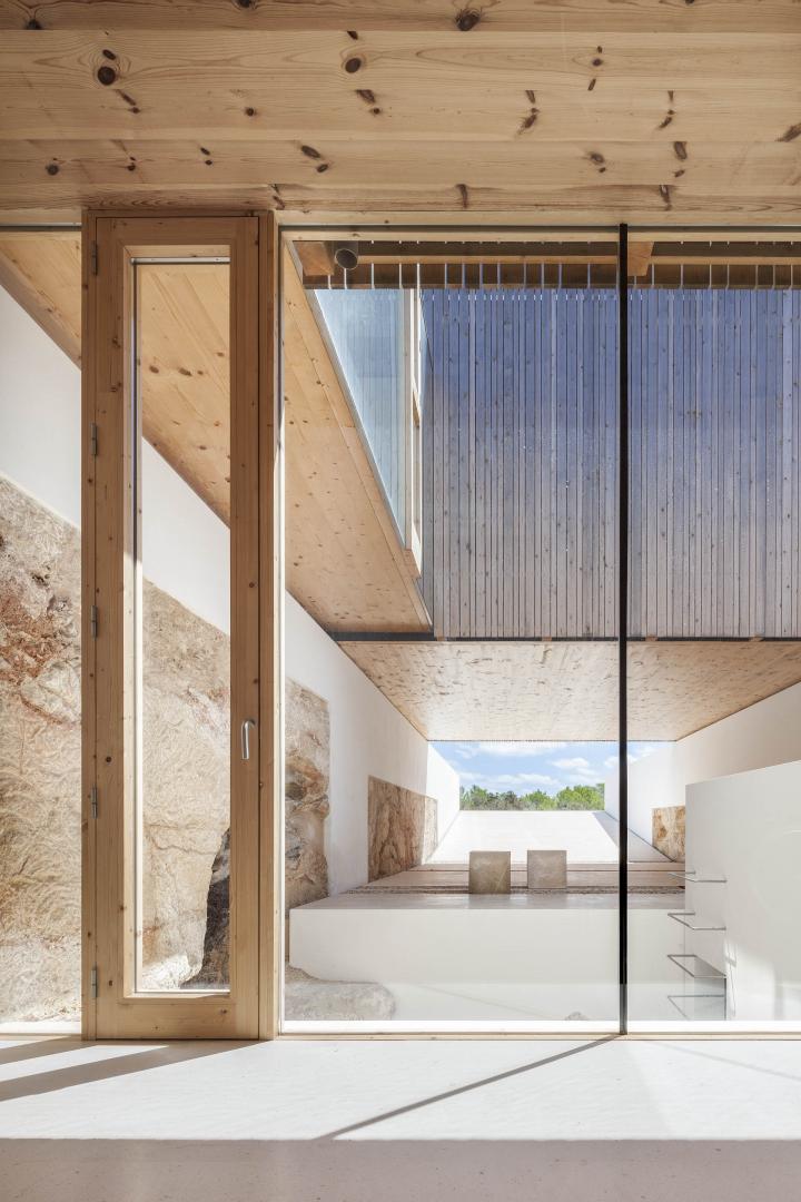 Bioclimatic systems for a wooden villa