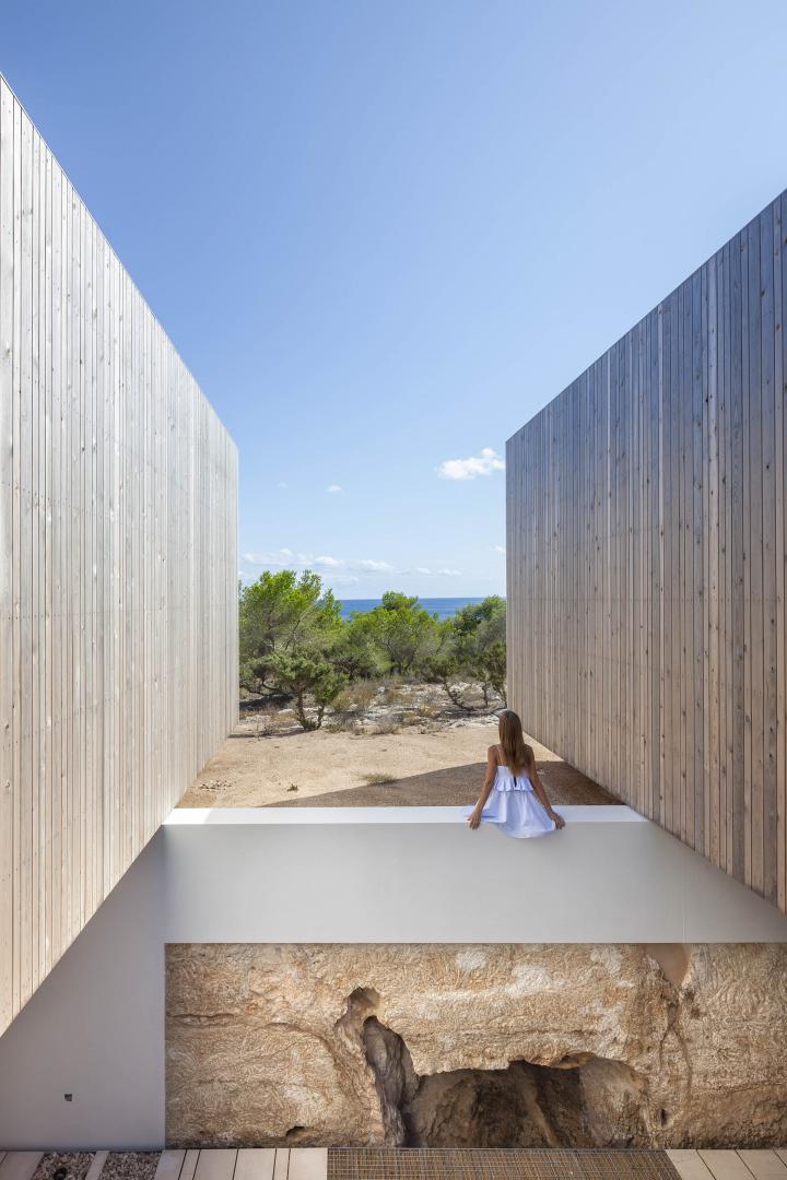 Bioclimatic systems for a wooden villa