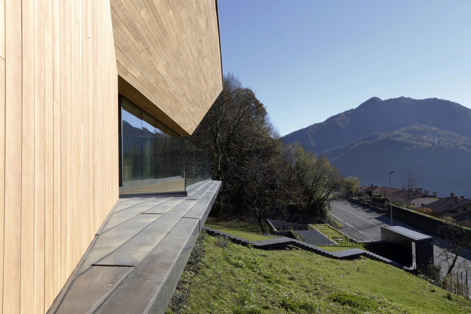 Villa su un terreno in pendenza