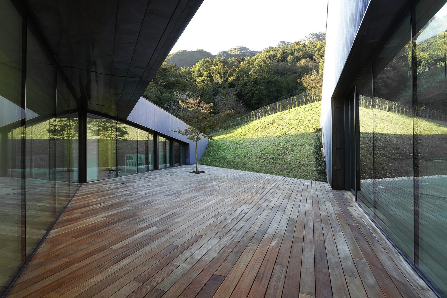Villa su un terreno in pendenza