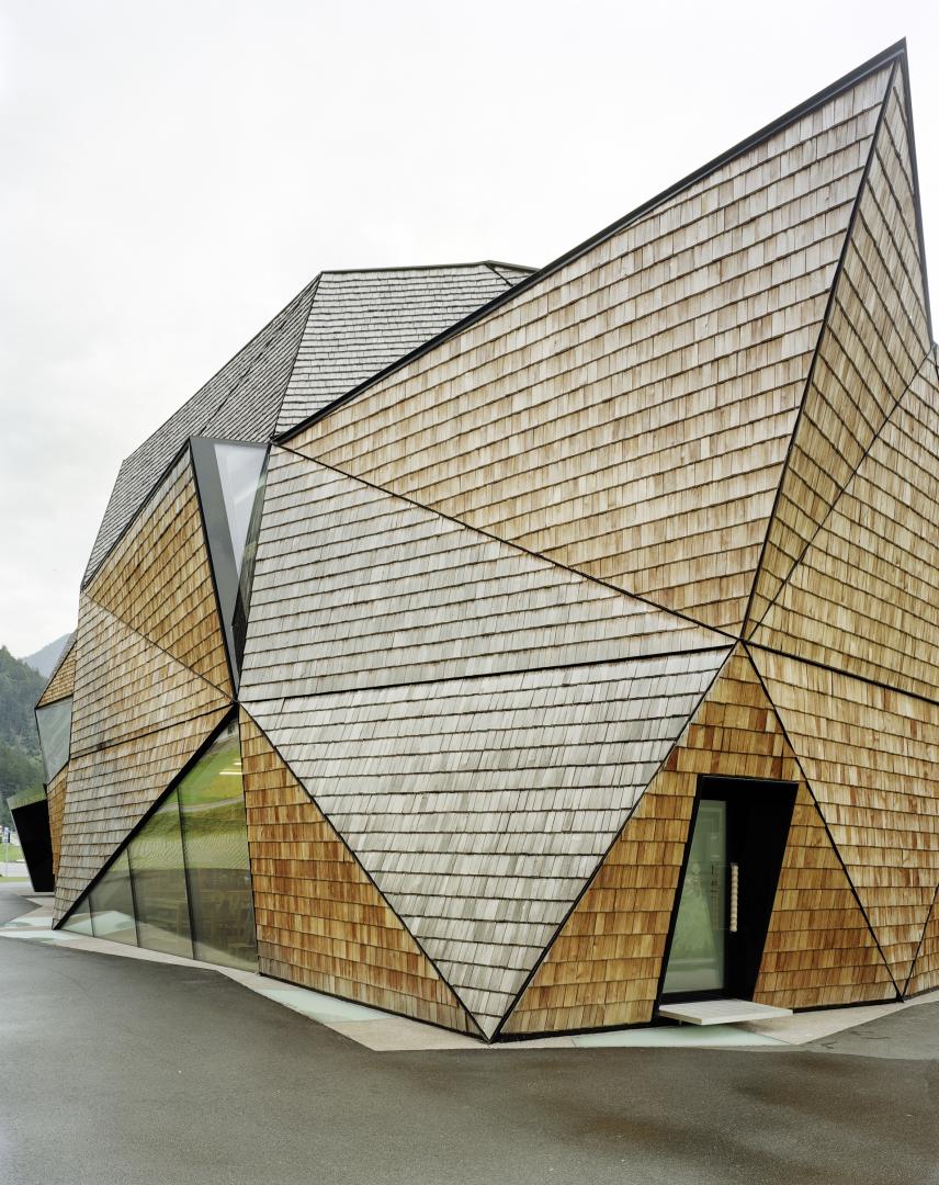 Architettura dalle facciate triangolari