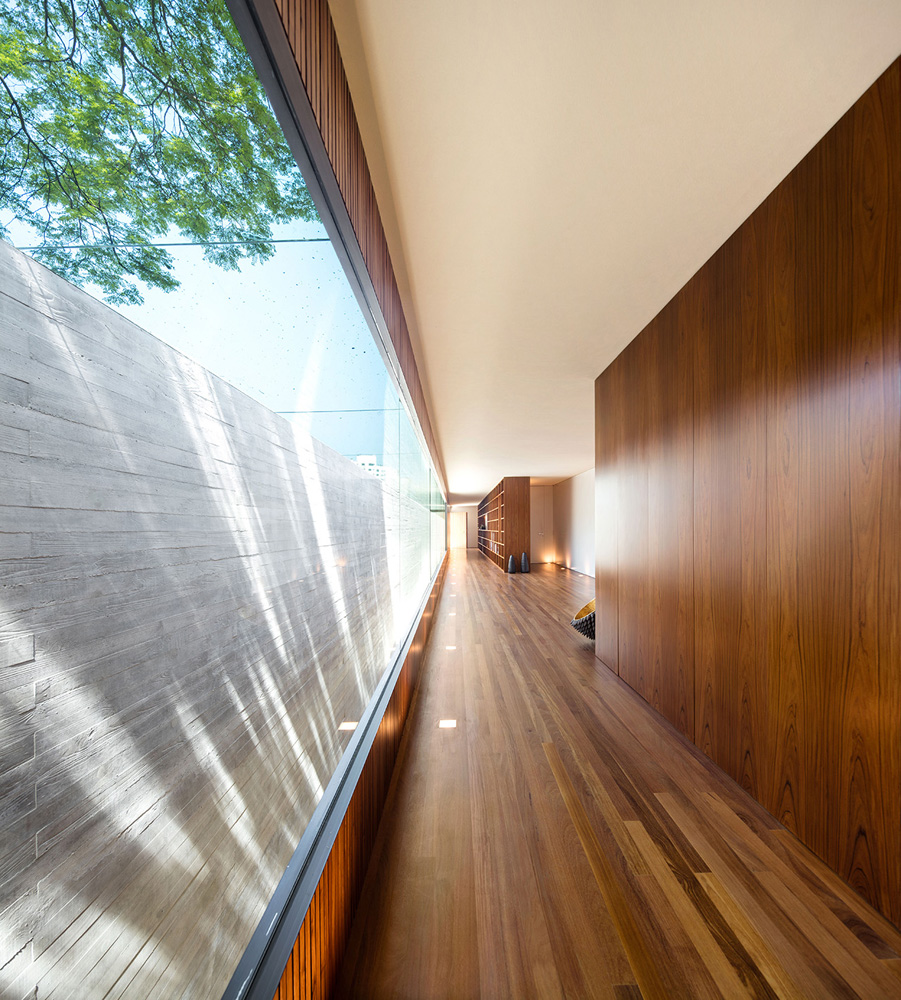 Villa like a wooden volume