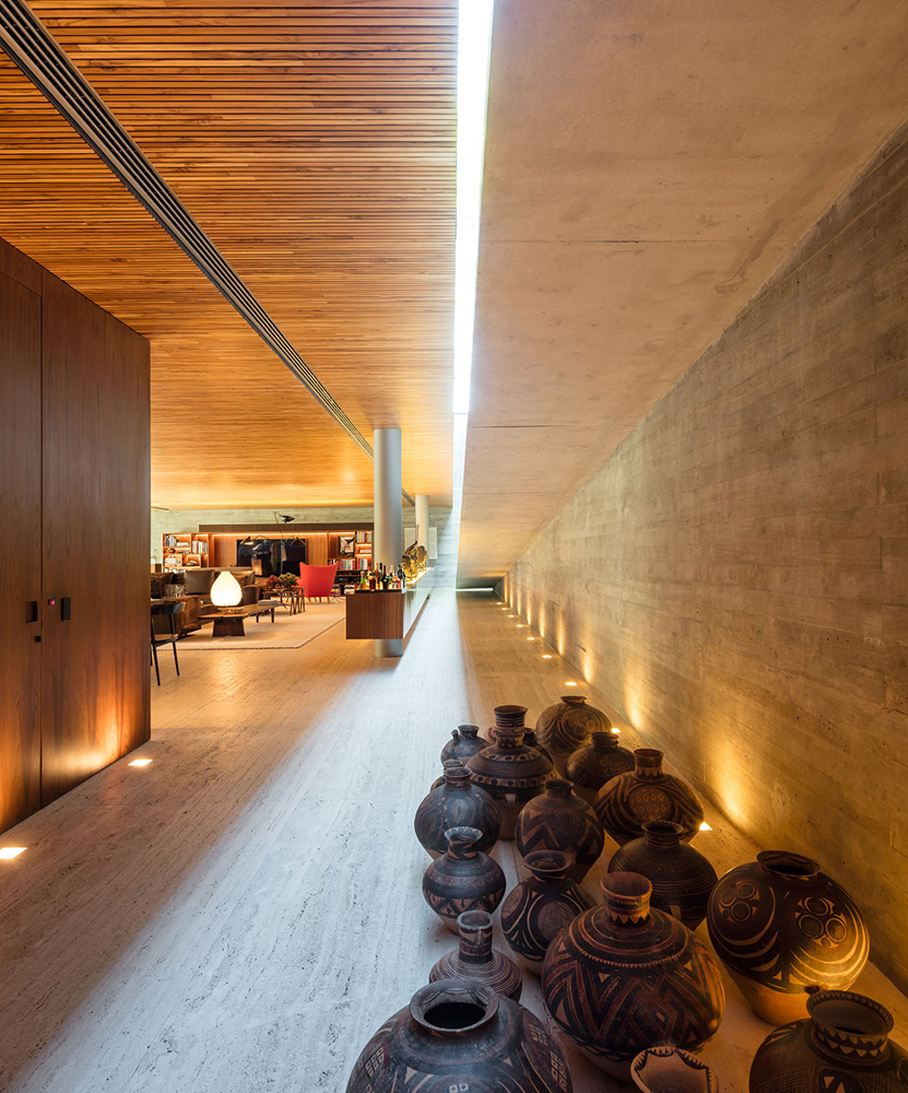 Villa like a wooden volume