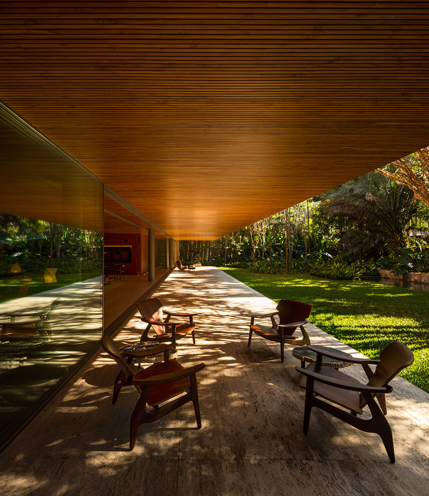 Villa like a wooden volume