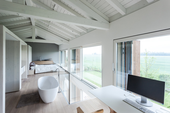 Extension and renovation of an old barn