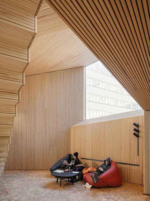 Nuovo spazio dell'università di Helsinki in legno
