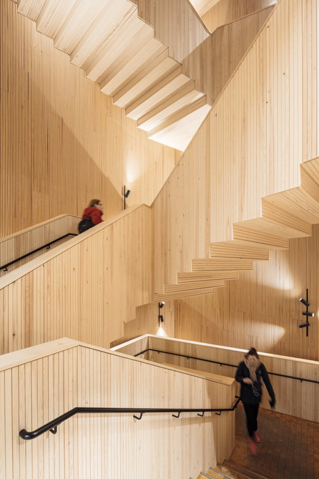 Nuovo spazio dell'università di Helsinki in legno