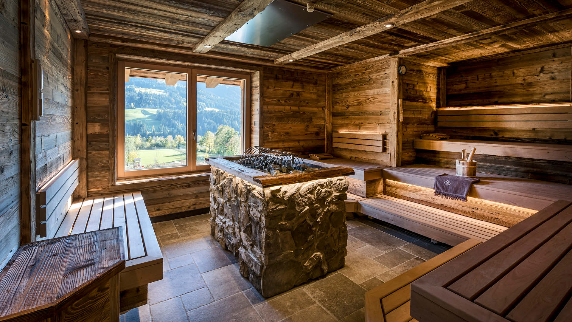 Recovery and restyling of a luxury resort in the Alps