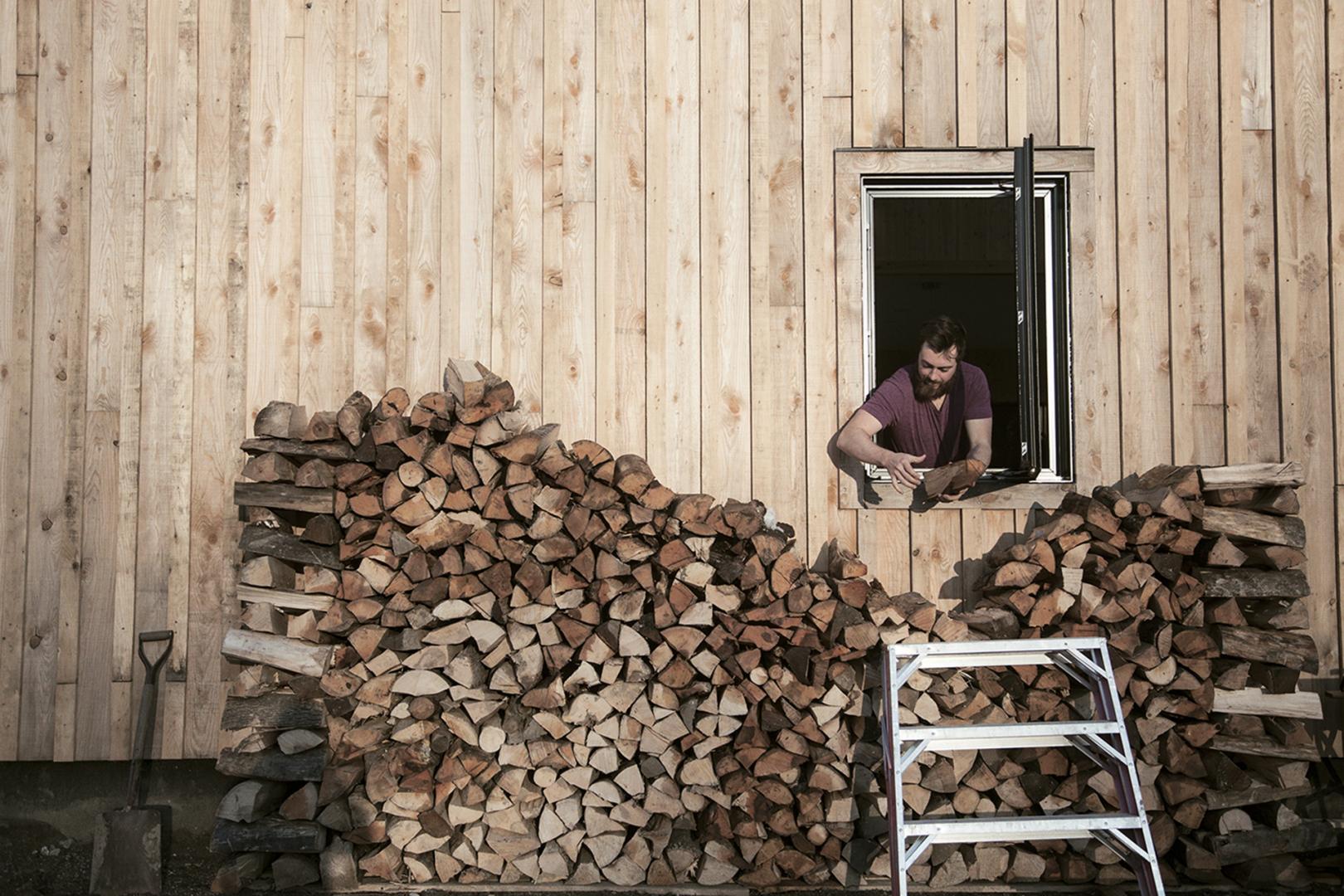 Casa in legno immersa nella natura