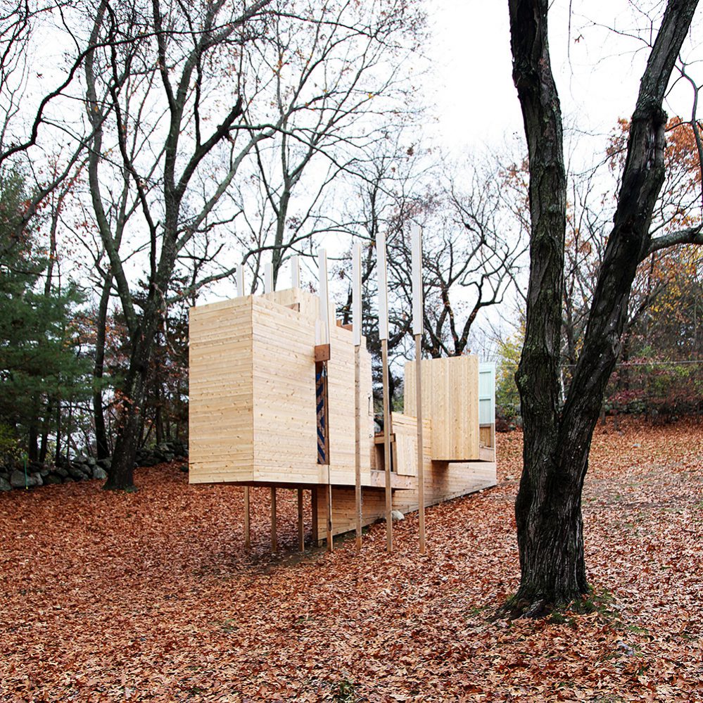 Wooden structure for playing on a slope