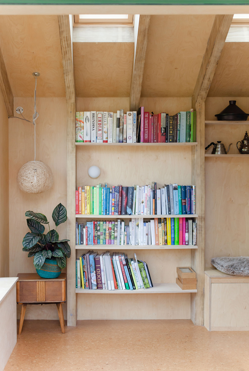 Wooden extension modifies the use of the ground floor