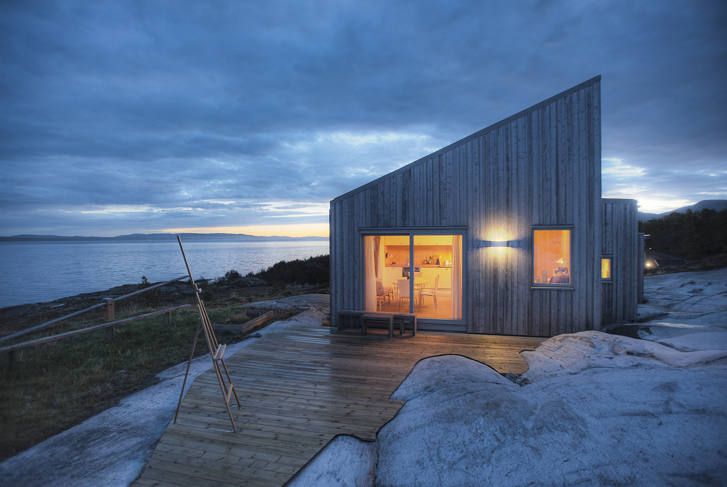 Contemporary cottage between marshes and forest