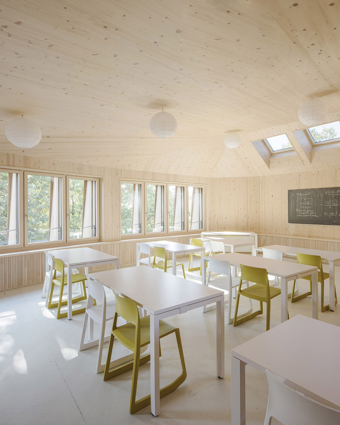 Ultimo piano di una scuola in legno