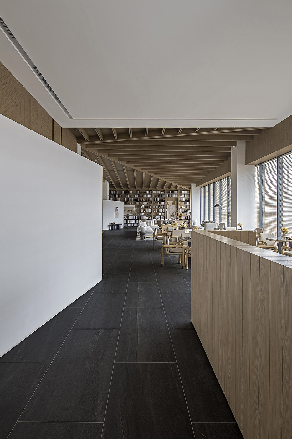 negozio struttura tetto legno lamellare libreria