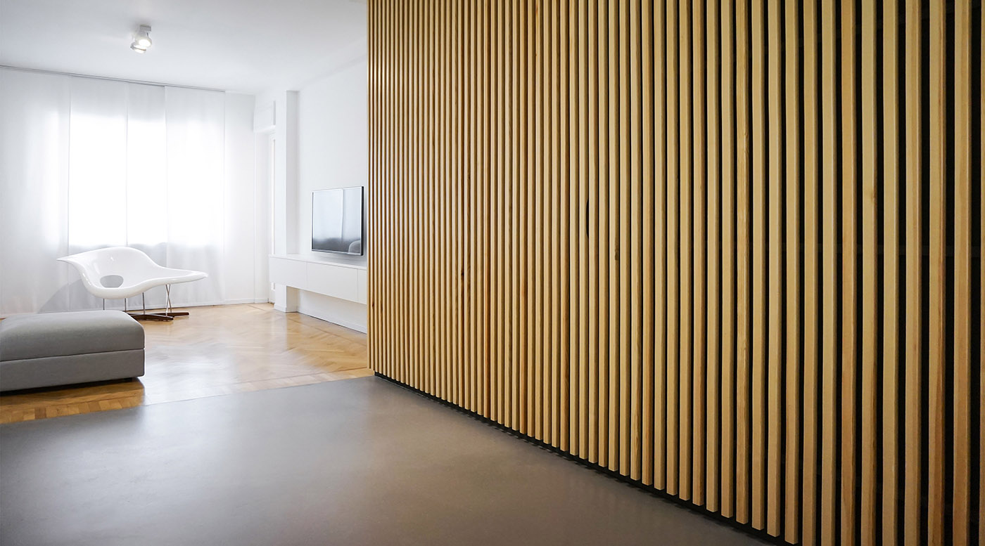 Interno appartamento con listelli di legno