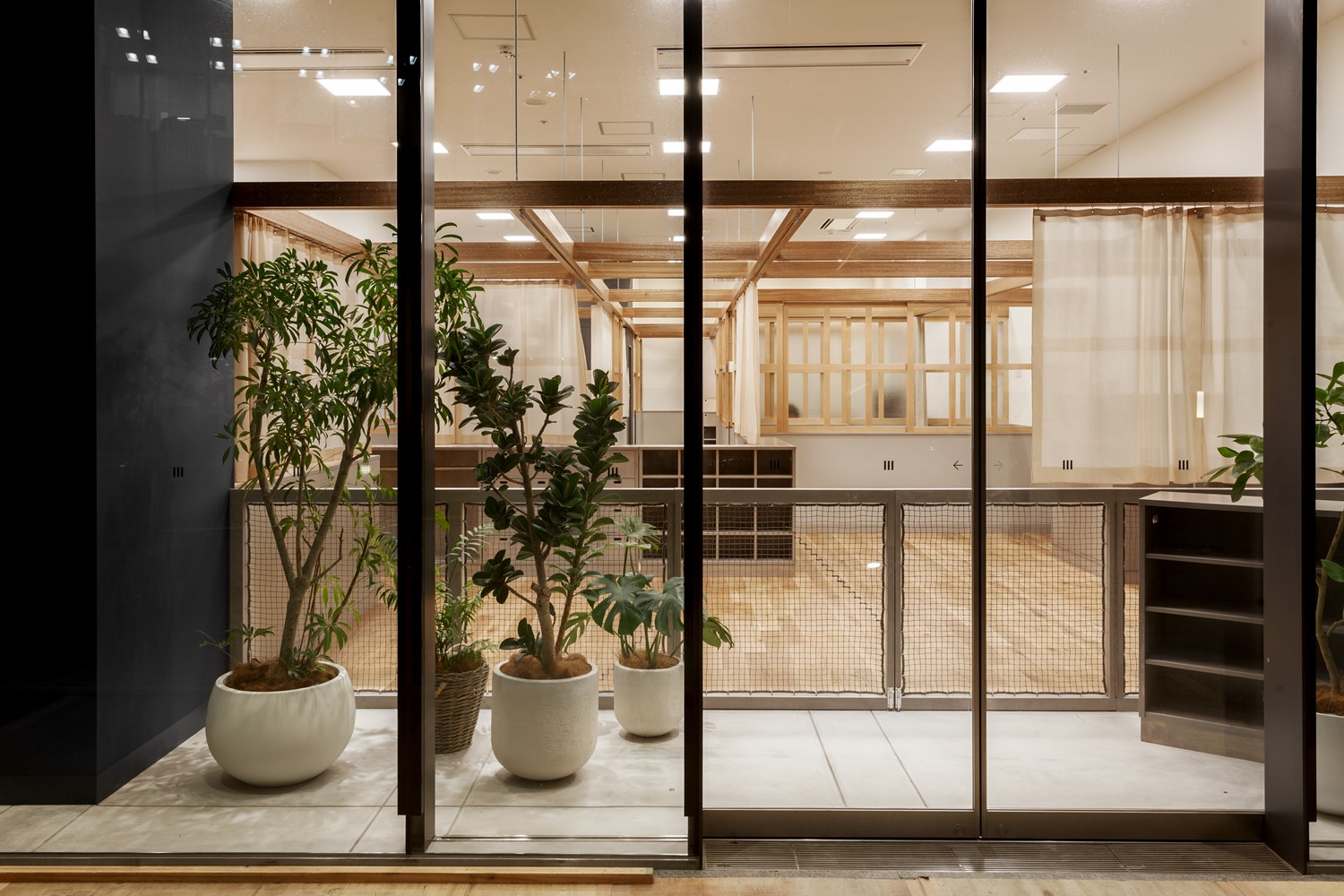 Kindergarten on the ground floor of an office building. Flexibility of interior space