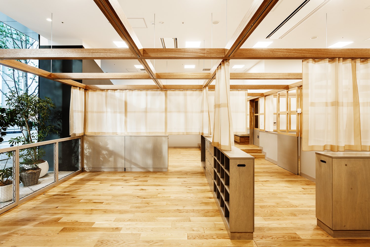 Kindergarten on the ground floor of an office building. Flexibility of interior space