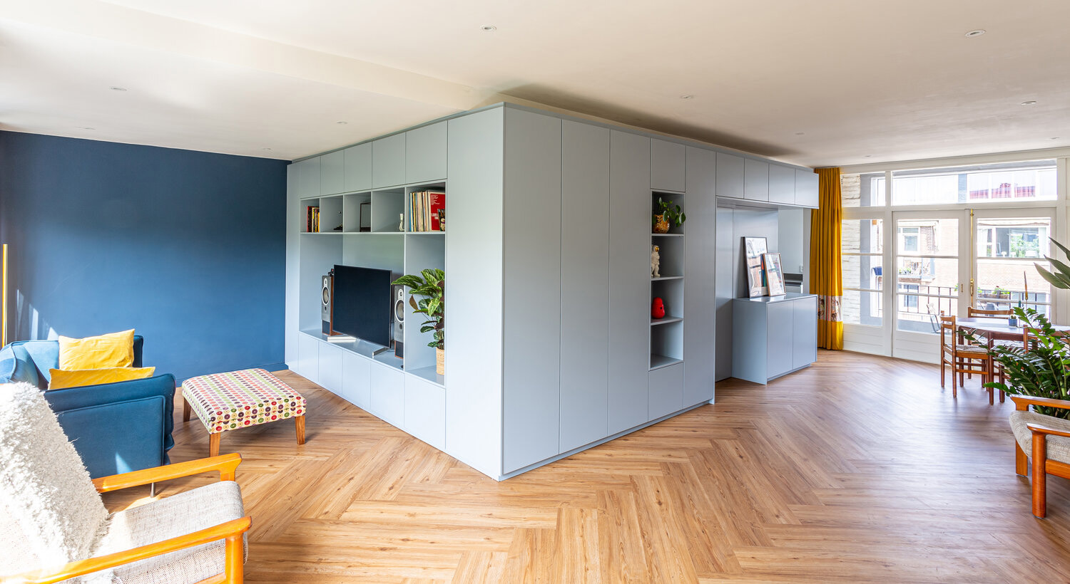 1950s flat in Rotterdam. Addition of a multifunctional