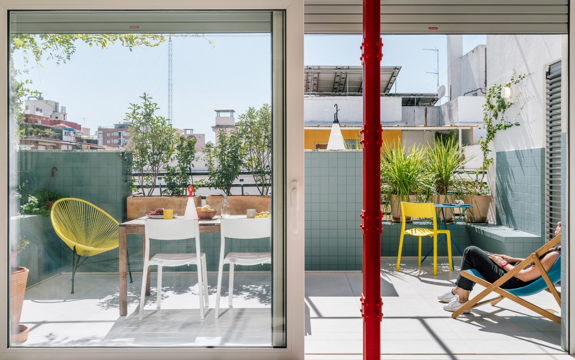 Terrace of a rationalist building. An intervention for a fluid and permeable domestic space