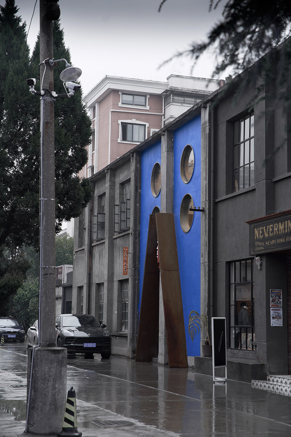 Yes Art Warehouse. Characteristic art studio takes the place of an old industrial building