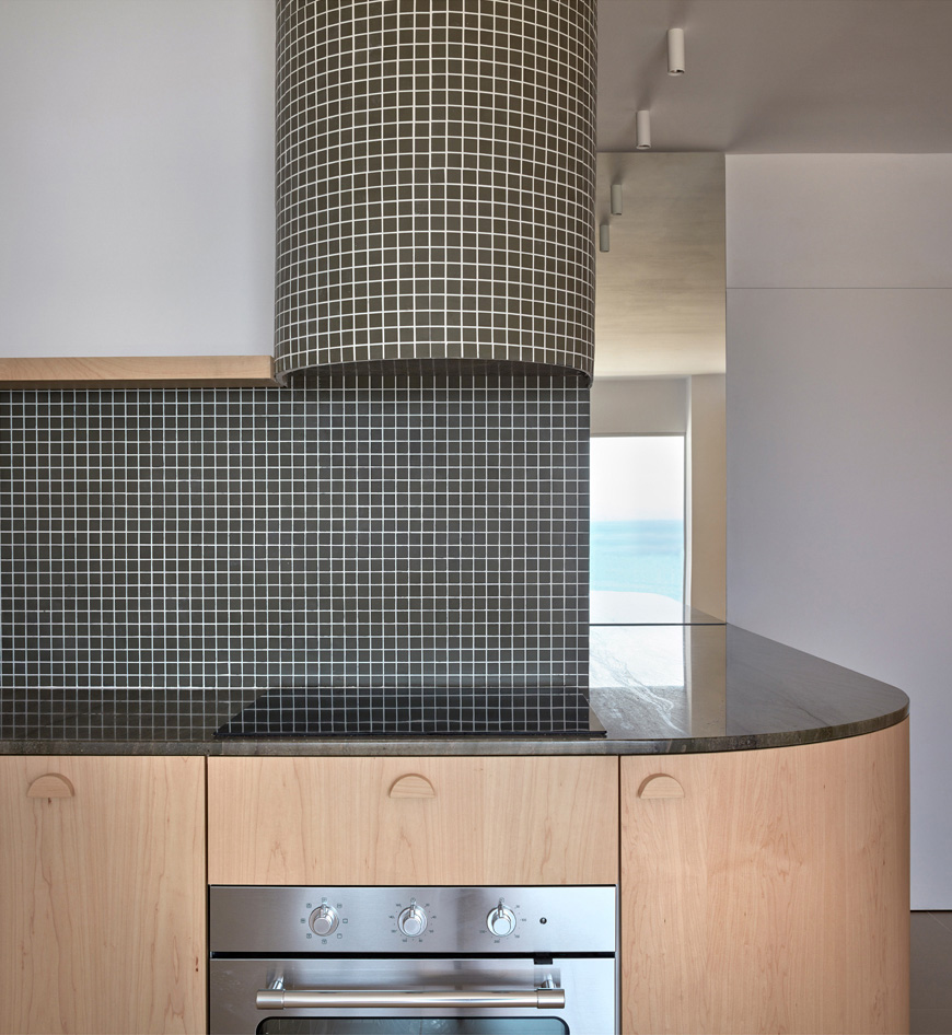 Living by the Sea. A contemporary refuge for summer vacations