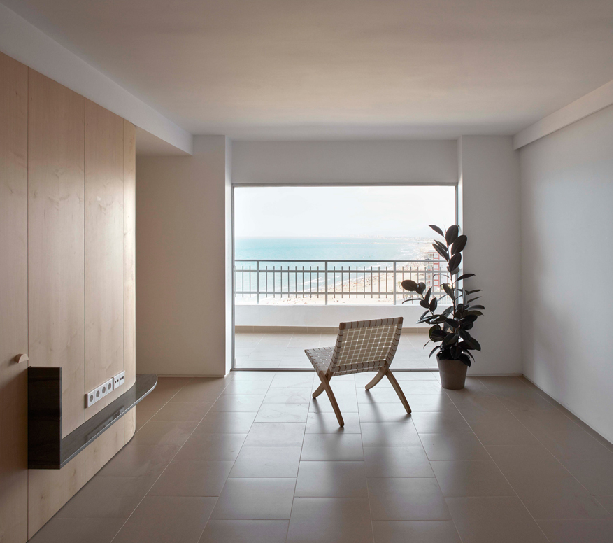 Living by the Sea. A contemporary refuge for summer vacations