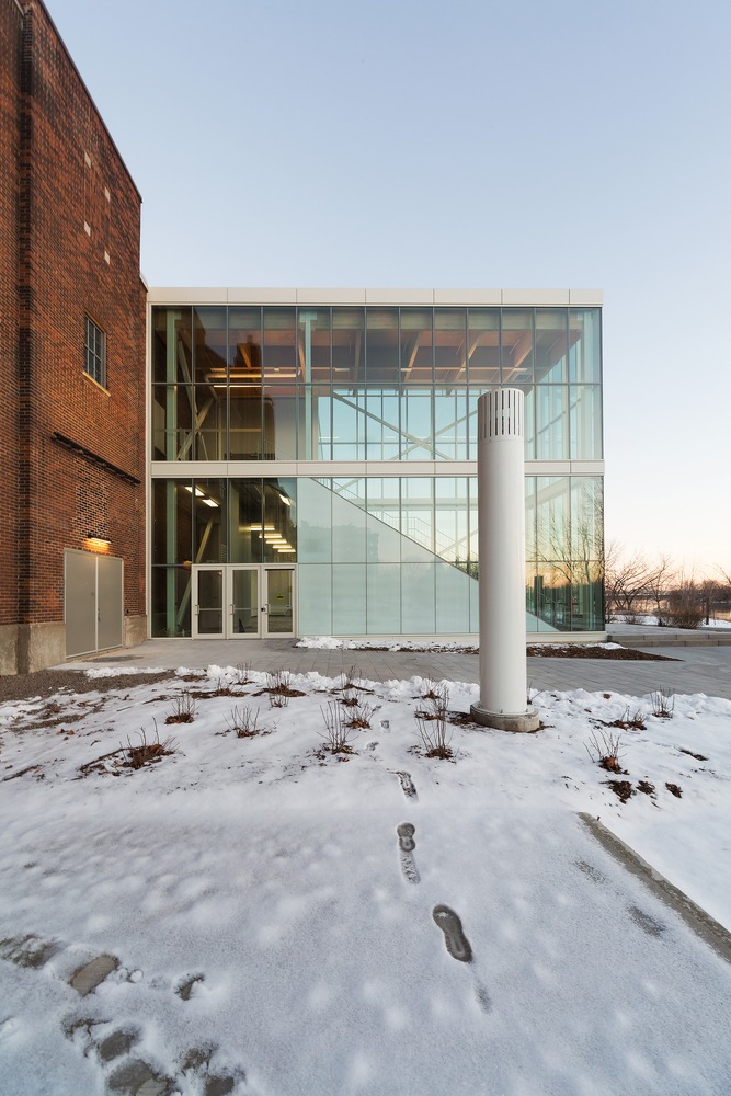 Ancient meets modern. Comparing architectures in the expansion of an auditorium