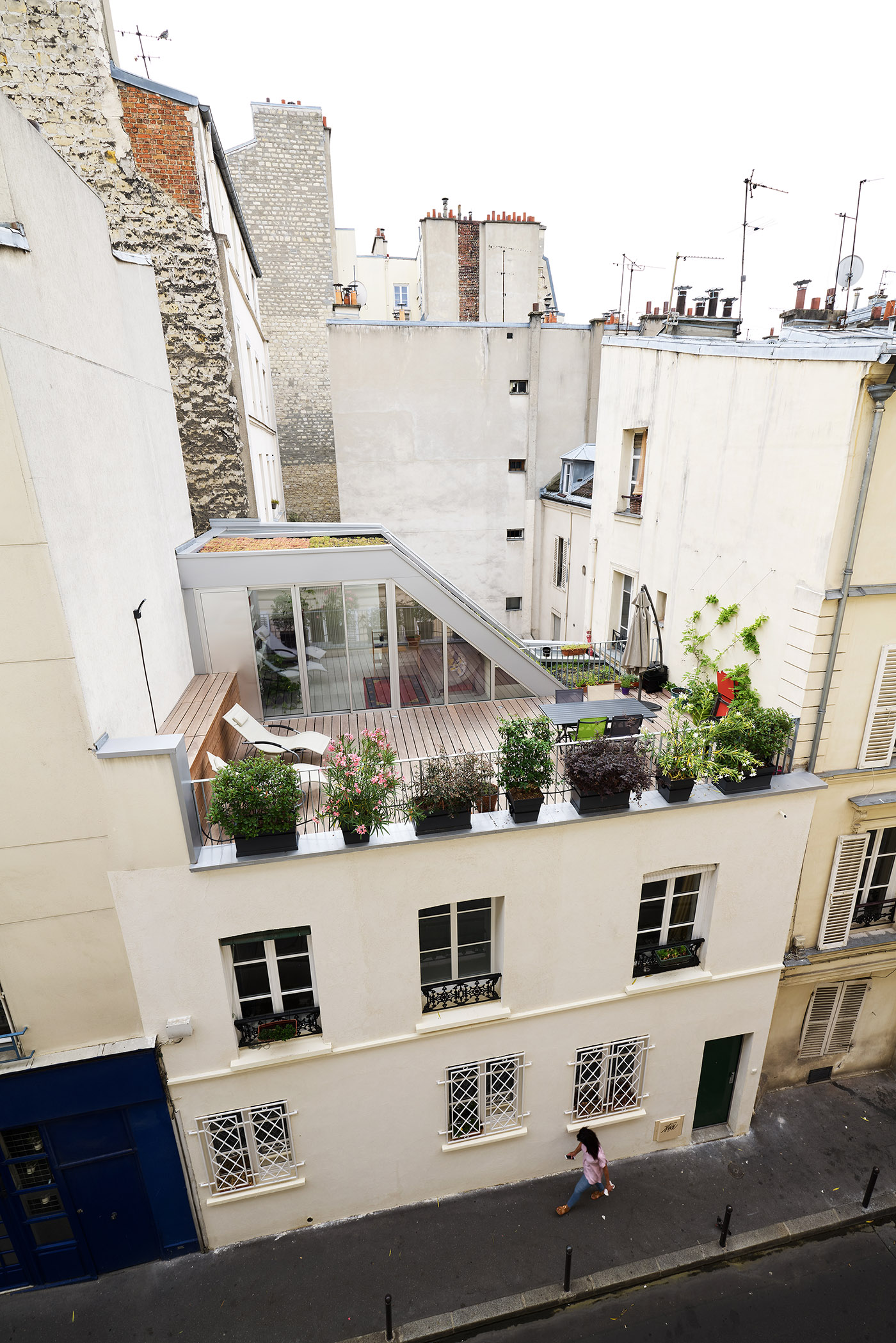 The roof terrace, an exclusive environment to experience the seasons in the heart of France